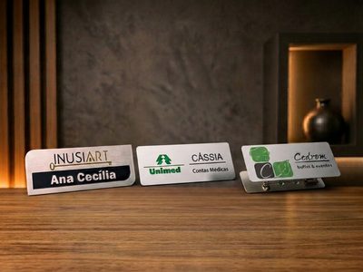 Crachá de aço inox com imã ou alfinete gravado a laser