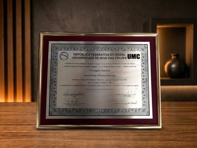 Diploma de graduação render — placa gravada no quadro