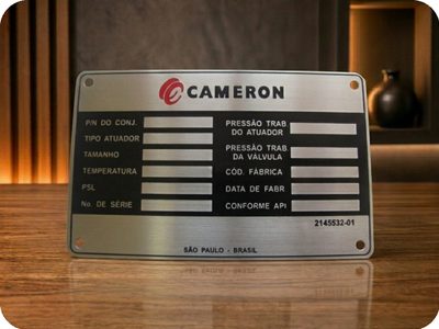 Placa de identificação em aço inox com sublimação e gravação digital