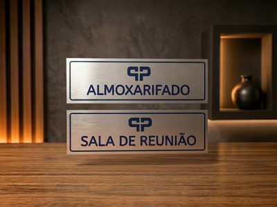 Etiqueta metálica para identificação de equipamentos e patrimônio