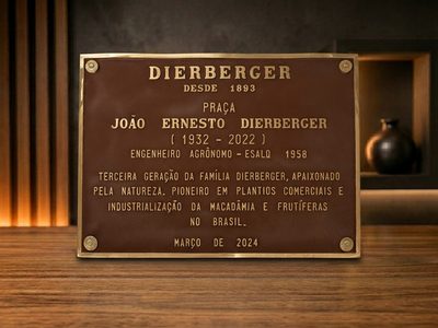 Placa de inauguração em bronze fundido