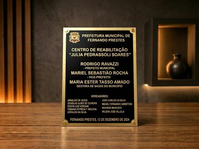 Placa de inauguração em latão gravado
