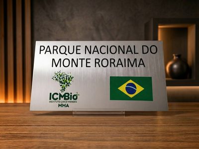 Placa de inauguração Parque Nacional Monte Roraima