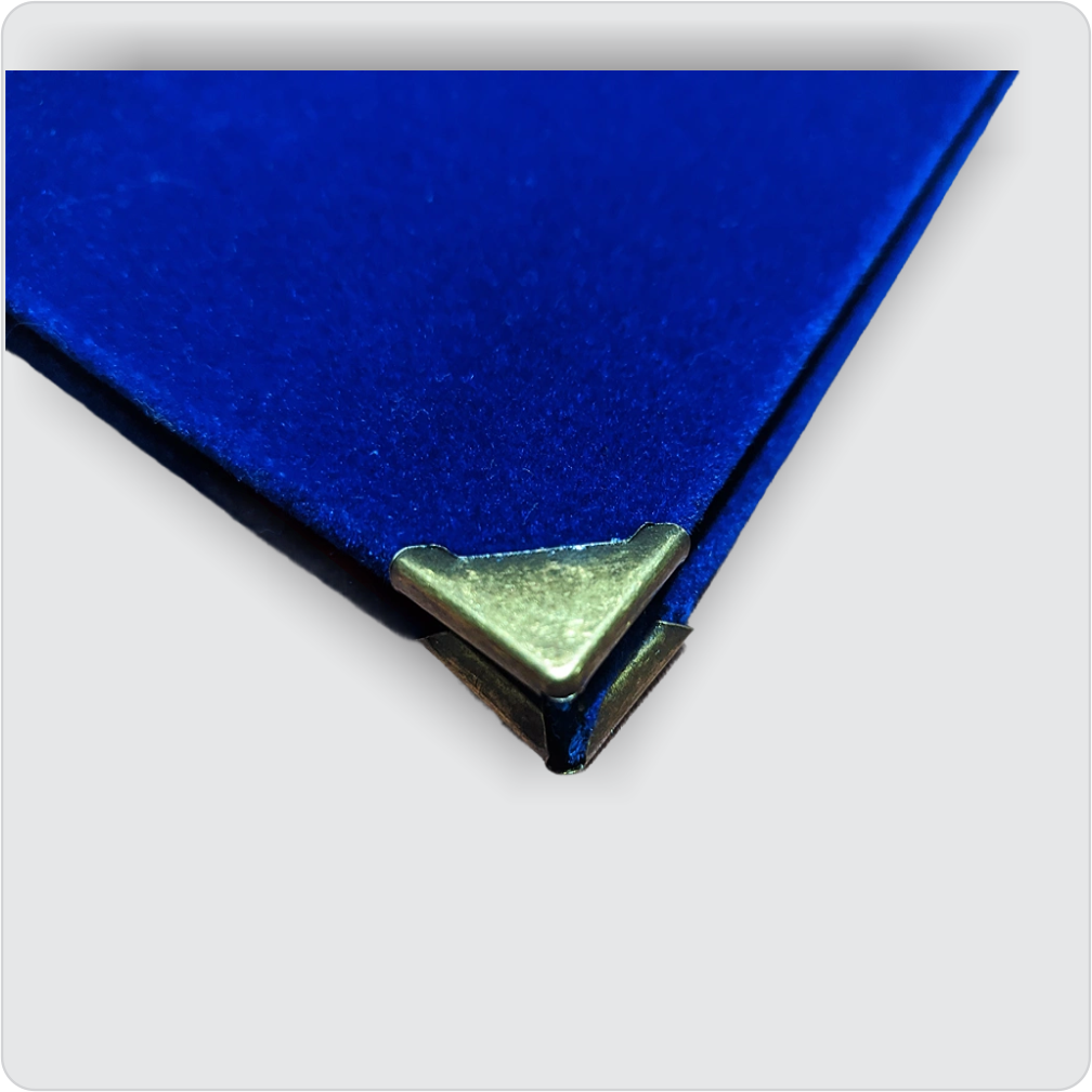 porta placa azul royal com cantoneira envelhecida