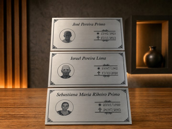 Placa para jazigo em baixo relevo