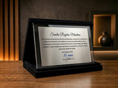Placa de homenagem em aço inoxidável fixada no acrílico, estojo com berço