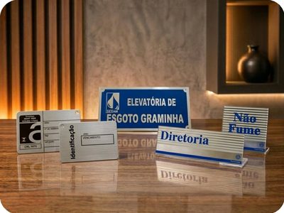 Placa executiva em aço inox ou latão gravada por corrosão para mesa e porta de diretoria