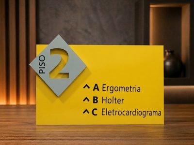 Placa de sinalização em acrílico com UV
