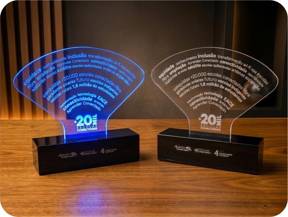 Troféu de Acrílico Iluminado por LED com Gravação a Laser